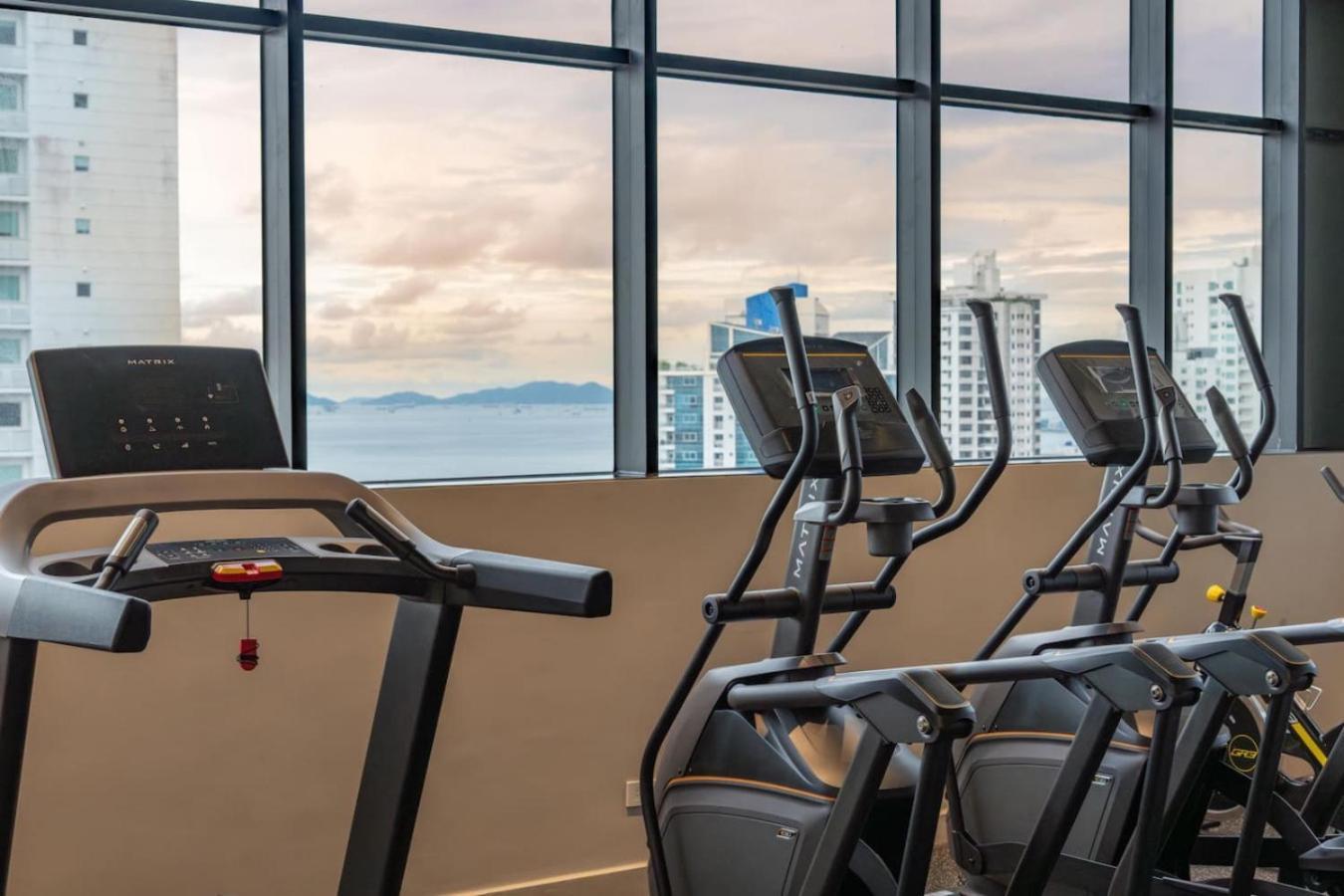 Deluxe Condo Suite 1BR with Ocean and Park View Holiday home Panama City